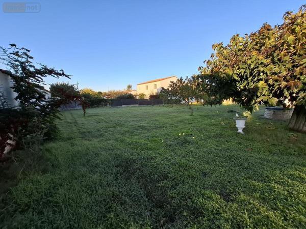 Terrain à Batir à vendre à Saujon en Charente-Maritime (17600), ref : 17111-696