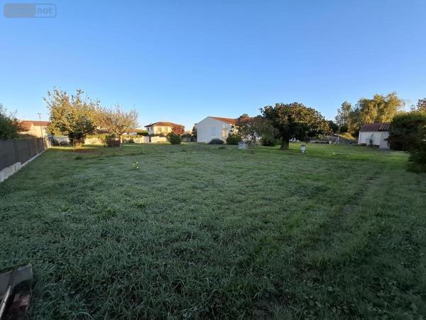 Terrain à Batir à vendre à Saujon en Charente-Maritime (17600), ref : 17111-696