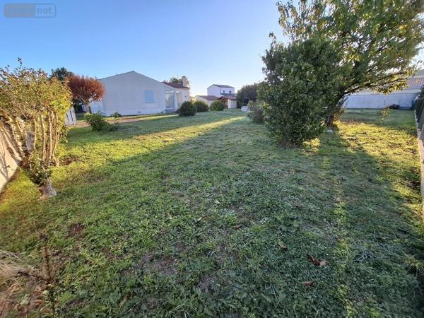 Terrain à Batir à vendre à Saujon en Charente-Maritime (17600), ref : 17111-696