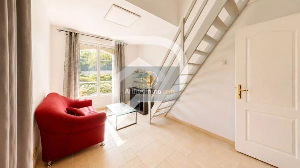 Vente                                                      Maison
                        
                     10 pièces                      245 m2                     à Hardricourt