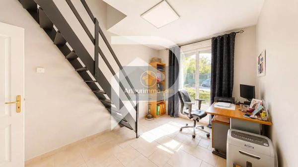 Vente                                                      Maison
                        
                     10 pièces                      245 m2                     à Hardricourt
