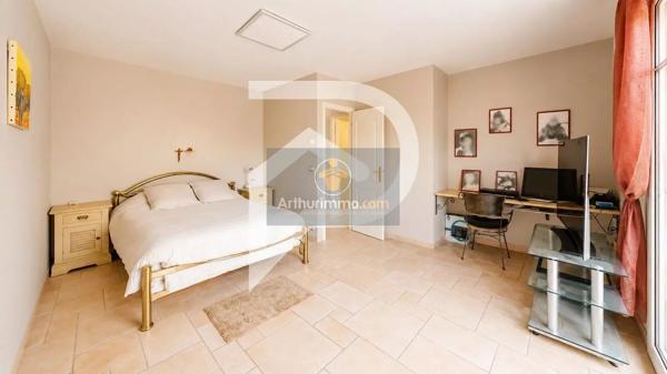 Vente                                                      Maison
                        
                     10 pièces                      245 m2                     à Hardricourt