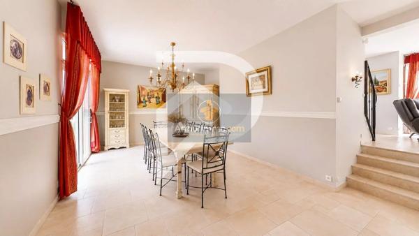 Vente                                                      Maison
                        
                     10 pièces                      245 m2                     à Hardricourt