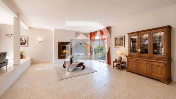 Vente                                                      Maison
                        
                     10 pièces                      245 m2                     à Hardricourt