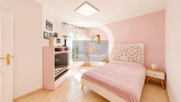 Vente                                                      Maison
                        
                     10 pièces                      245 m2                     à Hardricourt