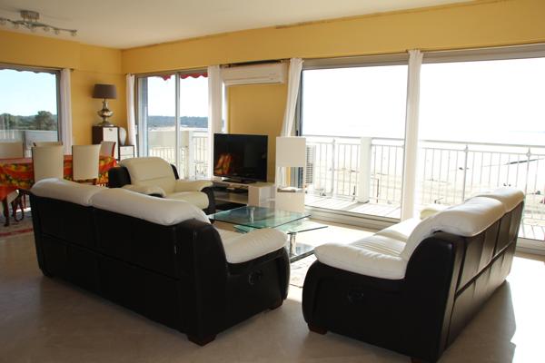 Rare, appartement avec vue panoramique sur la mer