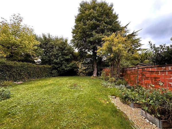 À vendre : Appartement 4 pièces avec jardin à Chaville €666 000 ** - Référence 603-C