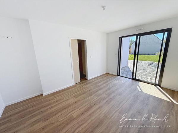 Maison contemporaine 2026 · Belle vie de plain pied · Terrain 740 m² · À pied de la gare · AURAY