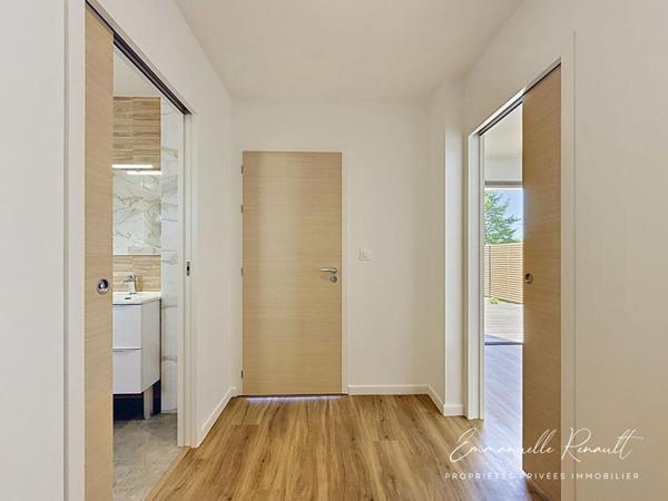 Maison contemporaine 2026 · Belle vie de plain pied · Terrain 740 m² · À pied de la gare · AURAY