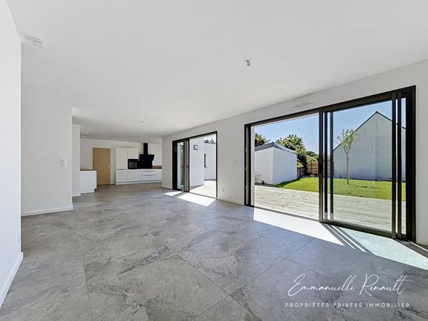 Maison contemporaine 2026 · Belle vie de plain pied · Terrain 740 m² · À pied de la gare · AURAY