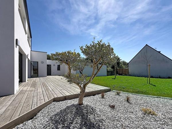 Maison contemporaine 2026 · Belle vie de plain pied · Terrain 740 m² · À pied de la gare · AURAY