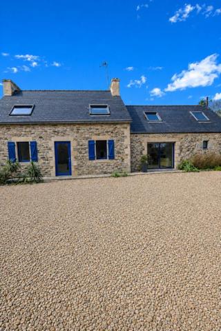 Propriété de charme avec 2 longères rénovées + dépendance à 500 m des plages de Plestin-les-Grèves