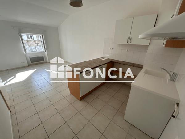 Location Appartement 2 pièces 51.5 m² - 5 RUE GRIMAUX - 2ème Droite Rochefort 17300