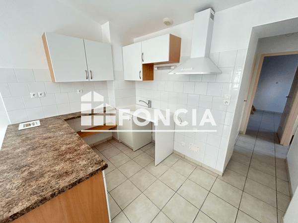 Location Appartement 2 pièces 51.5 m² - 5 RUE GRIMAUX - 2ème Droite Rochefort 17300