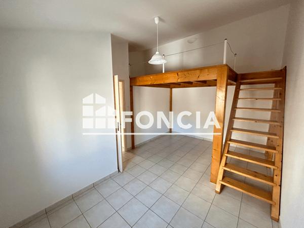 Location Appartement 2 pièces 51.5 m² - 5 RUE GRIMAUX - 2ème Droite Rochefort 17300
