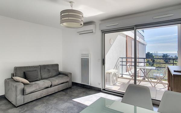 Appartement à louer    1 pièce •  Antibes