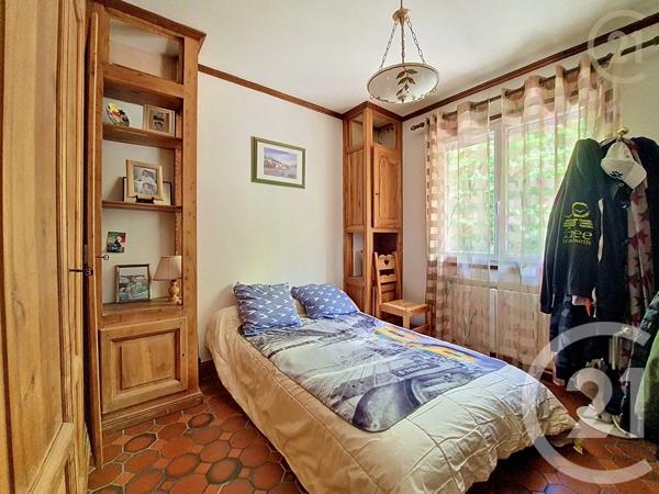 Maison à vendre  8 pièces - 177 m 2   PERTHES  - 77