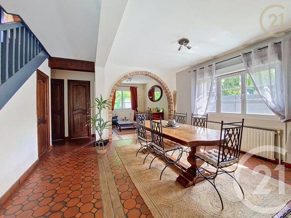 Maison à vendre  8 pièces - 177 m 2   PERTHES  - 77