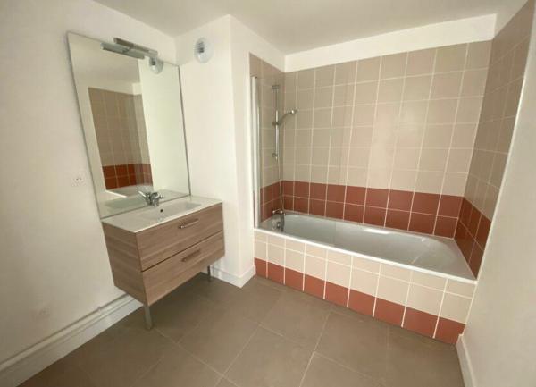 Appartement à louer    4 pièces •  Armentières