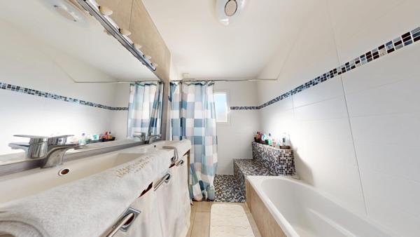 Maison contemporaine, lumineuse et spacieuse