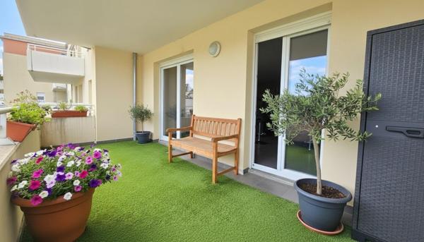 Appartement 3 pièces, 72m², balcon, ascenseur, place de parking privative et garage.