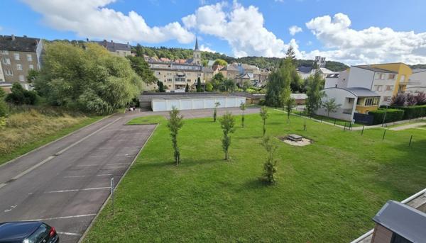 Appartement 3 pièces, 72m², balcon, ascenseur, place de parking privative et garage.