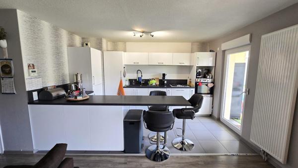 Appartement 3 pièces, 72m², balcon, ascenseur, place de parking privative et garage.