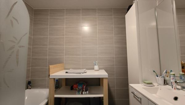 Appartement 3 pièces, 72m², balcon, ascenseur, place de parking privative et garage.