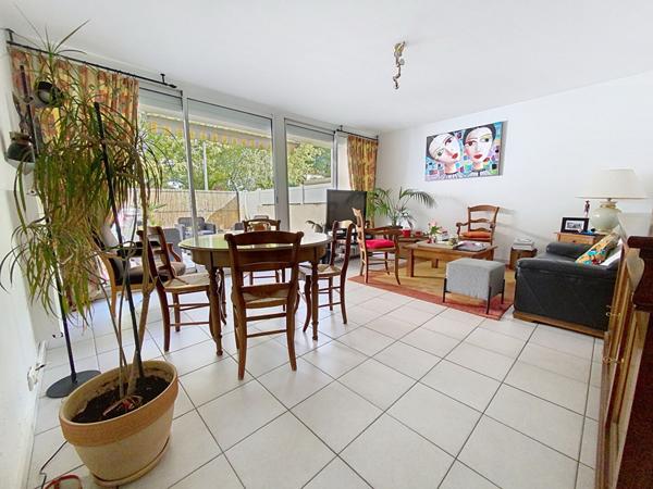 Appartement de 4 pièces de 96 m², avec stationnement et jardinets sur Angers quartier Clinique de l'Anjou