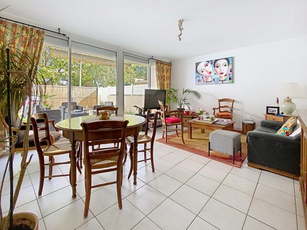 Appartement de 4 pièces de 96 m², avec stationnement et jardinets sur Angers quartier Clinique de l'Anjou