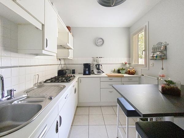 Appartement de 4 pièces de 96 m², avec stationnement et jardinets sur Angers quartier Clinique de l'Anjou