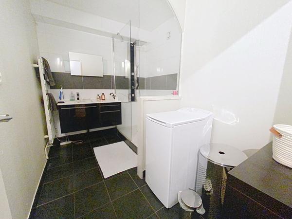 Appartement de 4 pièces de 96 m², avec stationnement et jardinets sur Angers quartier Clinique de l'Anjou