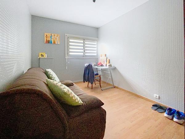 Appartement de 4 pièces de 96 m², avec stationnement et jardinets sur Angers quartier Clinique de l'Anjou