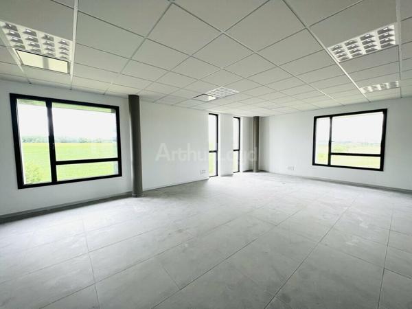BUREAUX à LOUER de 1920 m²