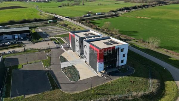 BUREAUX à LOUER de 1920 m²