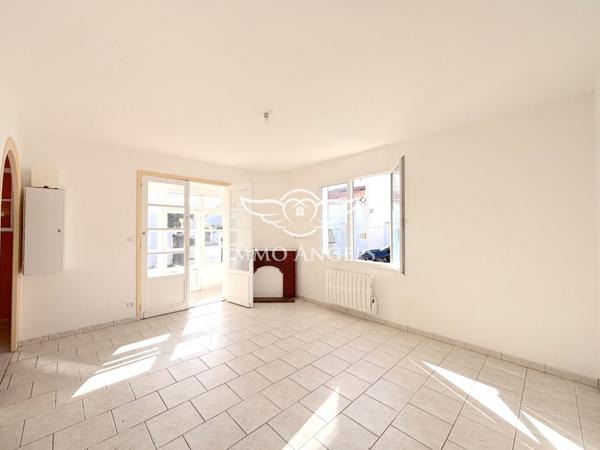 Maison de plain pied avec centre-ville et plage à pied