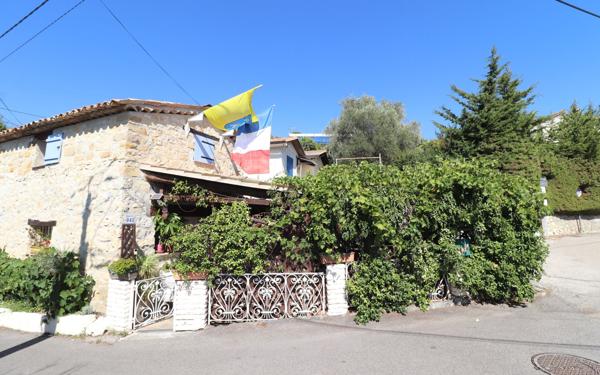 Maison à vendre    2 pièces •  Tourrette-Levens