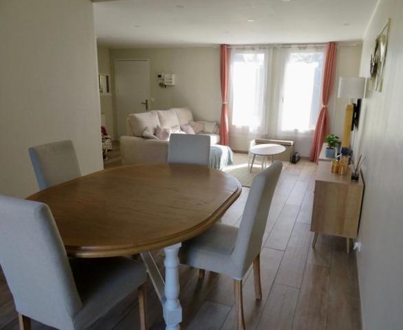 Maison mitoyenne 1 côté Jouy-le-Moutier 95 m²