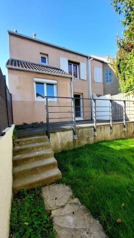 Maison mitoyenne 1 côté Jouy-le-Moutier 95 m²