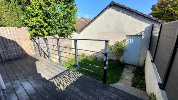 Maison mitoyenne 1 côté Jouy-le-Moutier 95 m²