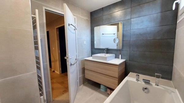 Maison mitoyenne 1 côté Jouy-le-Moutier 95 m²