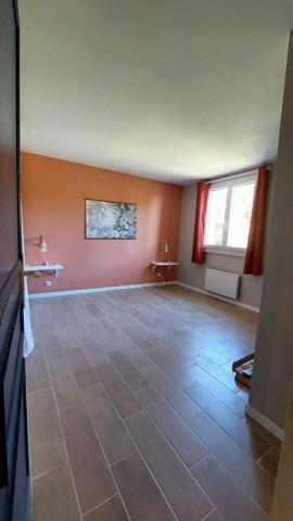 Maison mitoyenne 1 côté Jouy-le-Moutier 95 m²
