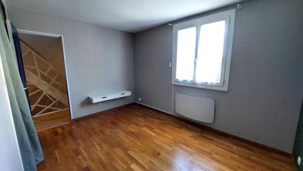 Maison mitoyenne 1 côté Jouy-le-Moutier 95 m²