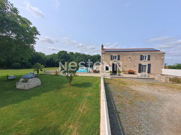 Maison en pierre avec piscine Petosse 4 chambres et grand jardin arboré avec possibilité rapport locatif