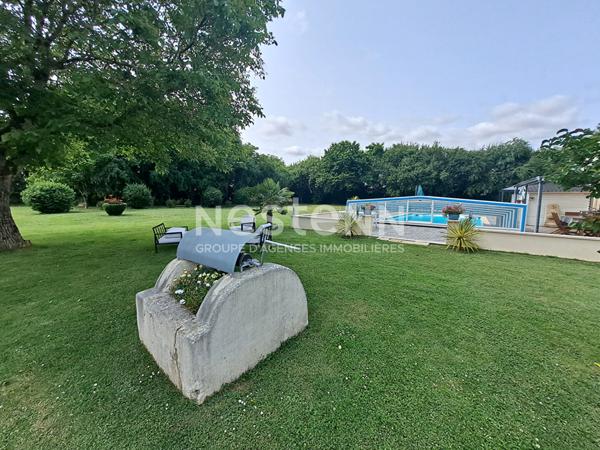 Maison en pierre avec piscine Petosse 4 chambres et grand jardin arboré avec possibilité rapport locatif