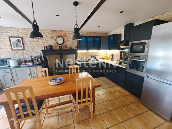 Maison en pierre avec piscine Petosse 4 chambres et grand jardin arboré avec possibilité rapport locatif