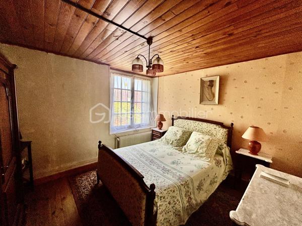 Du charme, de beaux volumes et une maison qui a une vraie personnalité…

Découvrez cette jolie maison de caractère de 135 m², située dans un environnement calme à Thorigny-sur-Oreuse.

✨ Son vrai point fort : 4 chambres dont 2 suites parentales !
Un agencement idéal pour une famille, recevoir des proches ou simplement profiter de confort et d’intimité.

Au rez-de-chaussée, vous apprécierez :

• Une belle pièce de vie avec cheminée
• Une cuisine ouverte
• Une salle d’eau
• Une buanderie
• Une magnifique véranda baignée de lumière avec accès au jardin

🌿 À l'extérieur, un jardin clos et intimiste de 241 m², facile à entretenir et parfait pour profiter des beaux jours sans les contraintes d’un grand terrain.

🚗 Stationnement possible + cave.

🏡 Une maison chaleureuse, pleine de charme et prête à accueillir une nouvelle histoire.

👉 Vous cherchez une maison qui sort de l’ordinaire ? Venez la découvrir, elle pourrait bien être votre coup de cœur. ❤️