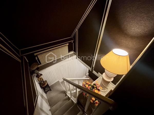 Du charme, de beaux volumes et une maison qui a une vraie personnalité…

Découvrez cette jolie maison de caractère de 135 m², située dans un environnement calme à Thorigny-sur-Oreuse.

✨ Son vrai point fort : 4 chambres dont 2 suites parentales !
Un agencement idéal pour une famille, recevoir des proches ou simplement profiter de confort et d’intimité.

Au rez-de-chaussée, vous apprécierez :

• Une belle pièce de vie avec cheminée
• Une cuisine ouverte
• Une salle d’eau
• Une buanderie
• Une magnifique véranda baignée de lumière avec accès au jardin

🌿 À l'extérieur, un jardin clos et intimiste de 241 m², facile à entretenir et parfait pour profiter des beaux jours sans les contraintes d’un grand terrain.

🚗 Stationnement possible + cave.

🏡 Une maison chaleureuse, pleine de charme et prête à accueillir une nouvelle histoire.

👉 Vous cherchez une maison qui sort de l’ordinaire ? Venez la découvrir, elle pourrait bien être votre coup de cœur. ❤️