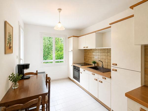 Appartement Marseille/La Valentine 2 pièces 51 m2 avec balcon côté jardin, dernier étage, cave et parking en supplément