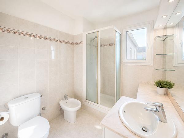 Appartement Marseille/La Valentine 2 pièces 51 m2 avec balcon côté jardin, dernier étage, cave et parking en supplément